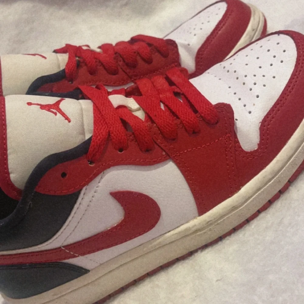 Nike - Picture 2 of 4